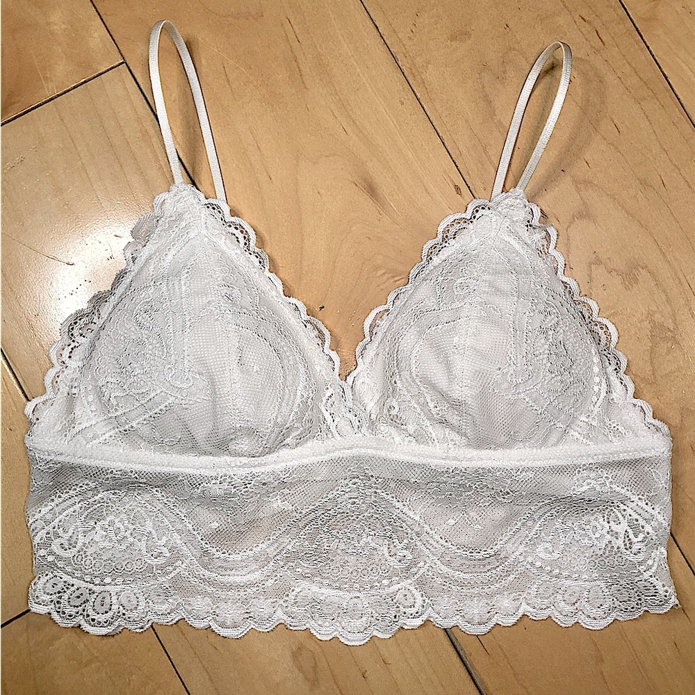 6ixty8ight size medium white lace crop bralette top